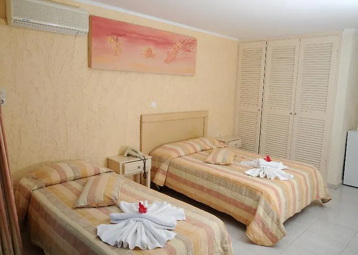 מלון Benitses Bay View